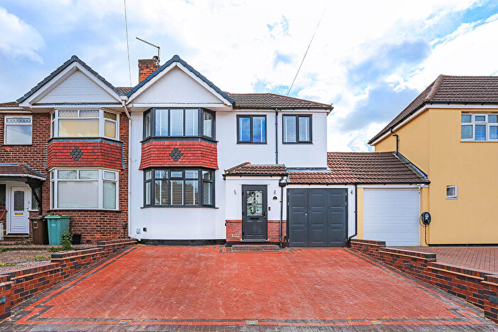 3 Bedroom Semi-Detached House For Sale In Greyfort Crescent, Solihull, B92