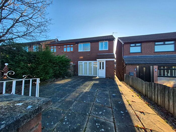 3 Bedroom Semi Detached House For Sale In Busk Walk, Chadderton, Oldham, Greater Manchester, OL9