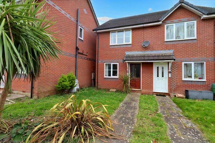 2 Bedroom House To Rent In Bowling Green, Street, BA16