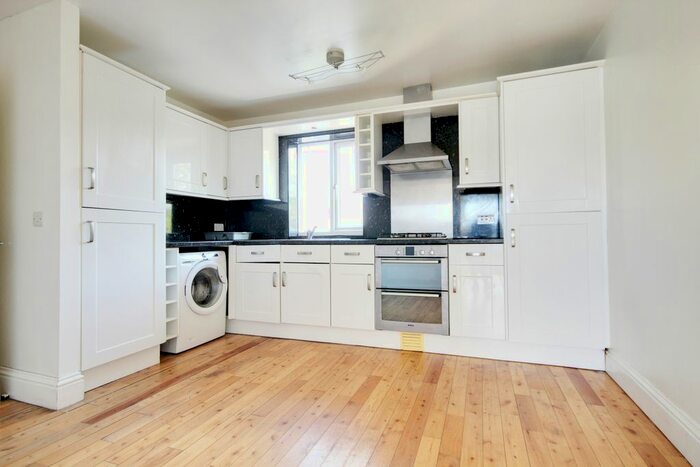 2 Bedroom Flat To Rent In Park Road, London, E10