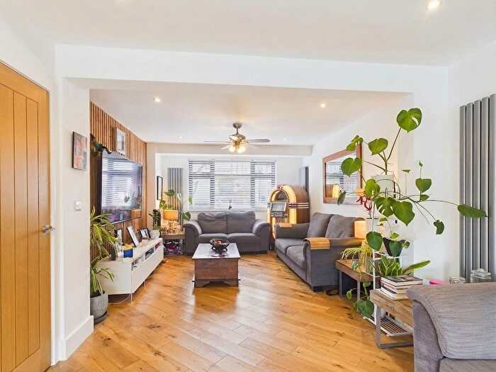 4 Bedroom Semi-Detached House For Sale In Chinnor Crescent, Greenford, UB6