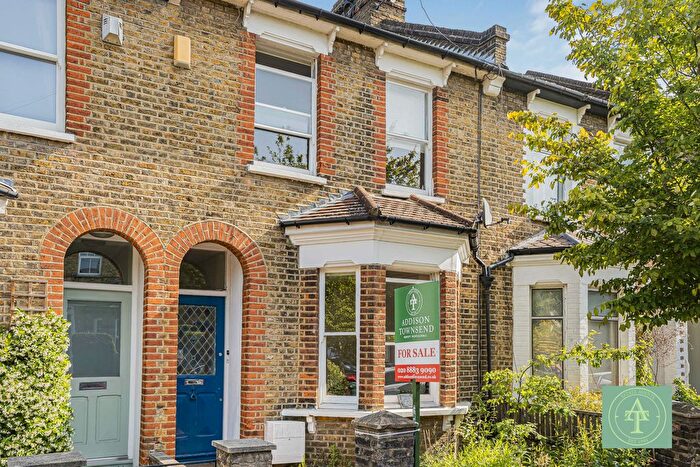 3 Bedroom Terraced House For Sale In Avenue Road, North Finchley, London, N12