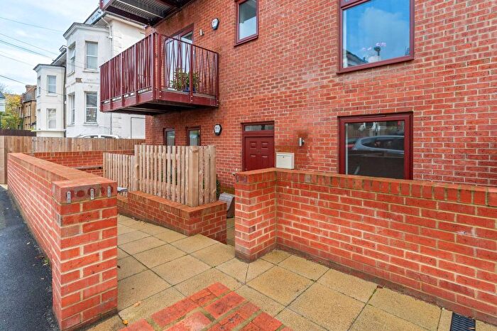 2 Bedroom Flat For Sale In Eldon Court, South Norwood, SE25