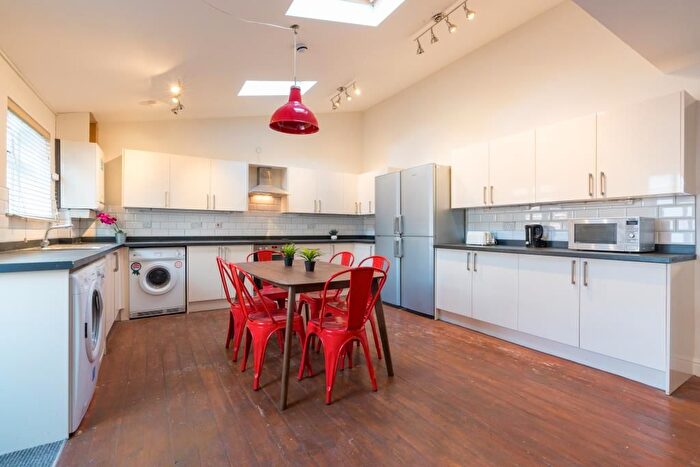 6 Bedroom Terraced House To Rent In Lenton Boulevard, Nottingham, NG7