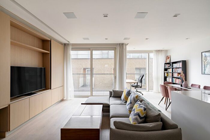 2 Bedroom Flat For Sale In Tudor House, One Tower Bridge, Duchess Walk, SE1