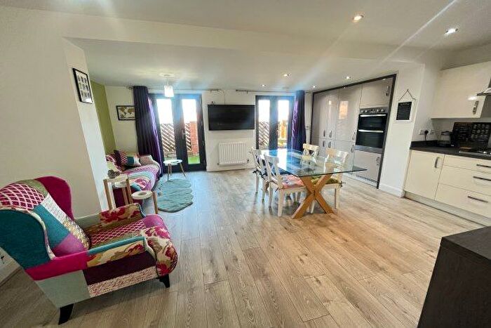 3 Bedroom Semi-Detached House To Rent In Park View Avenue, Gateshead, NE9