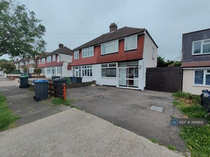 3 Bedroom Semi-Detached House To Rent In Fircroft Road, Chessington, KT9