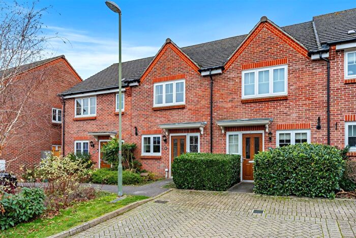 2 Bedroom Property To Rent In Clayhanger, Guildford, GU4