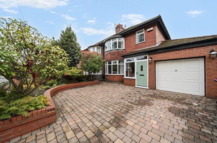 3 Bedroom Semi-Detached House For Sale In Lumber Lane, Worsley, M28