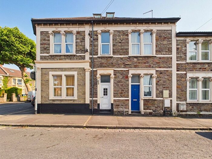 2 Bedroom Flat For Sale In Staple Hill Road, Fishponds, Bristol, BS16