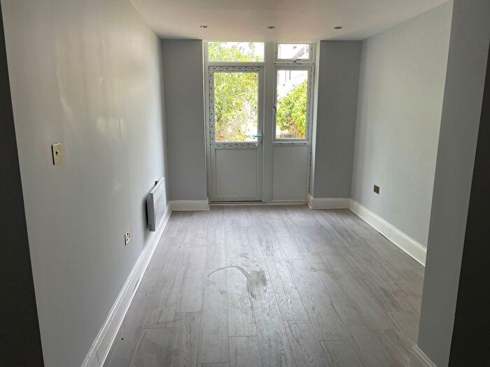 1 Bedroom Flat To Rent In London Road, Leigh-On-Sea, SS9