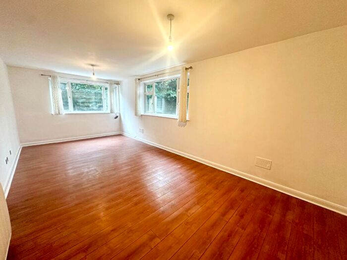 2 Bedroom Apartment To Rent In Malcolm Close, Nottingham, Nottinghamshire, NG3