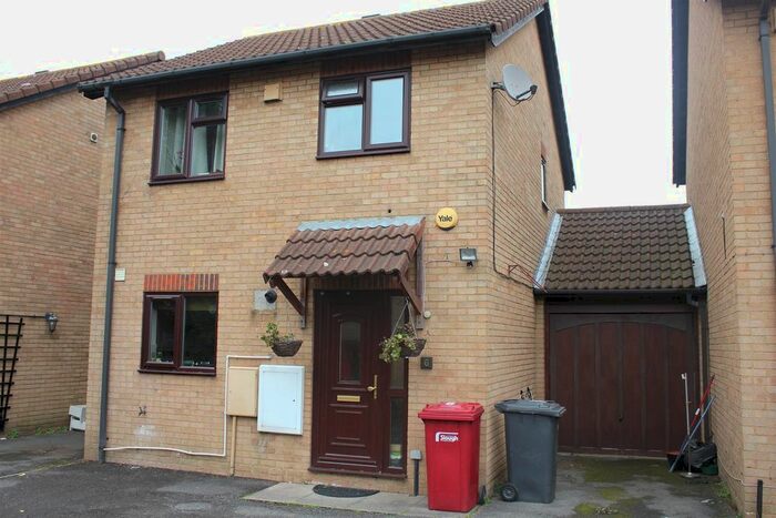 3 Bedroom Link Detached House To Rent In Garnet Close, Cippenham, Slough, SL1