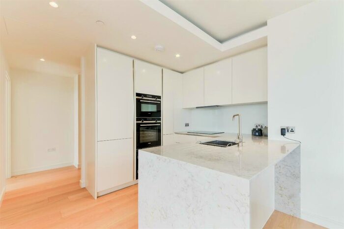 2 Bedroom Apartment To Rent In Hampton Tower - Th Floor, Canary Wharf, E14