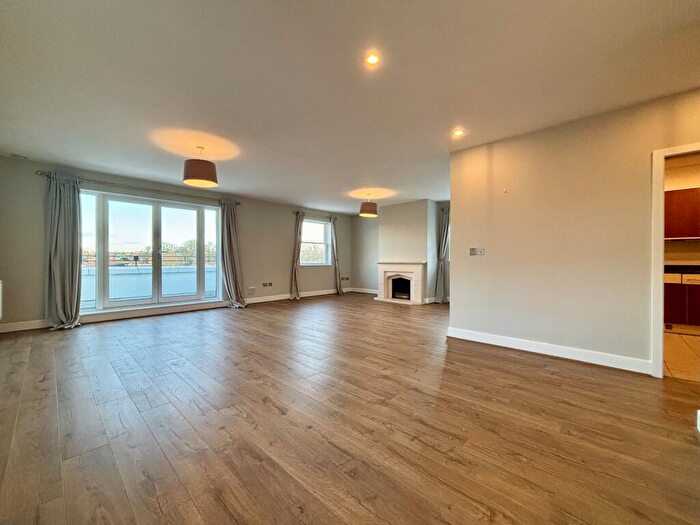 3 Bedroom Flat To Rent In Wooderson Court, Rectory Road, BR3