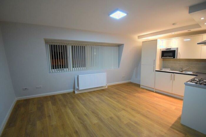 1 Bedroom Flat To Rent In Stoke Newington High Street, London, N16