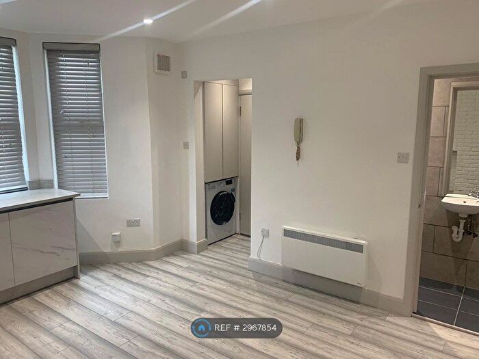 Studio To Rent In Talgarth Road, London, W14