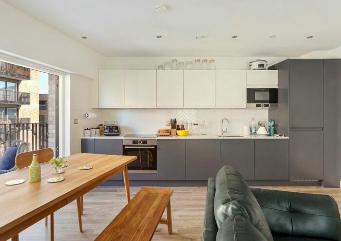 2 Bedroom Flat To Rent In Suntrap Court, Rookwood Way, London, E3