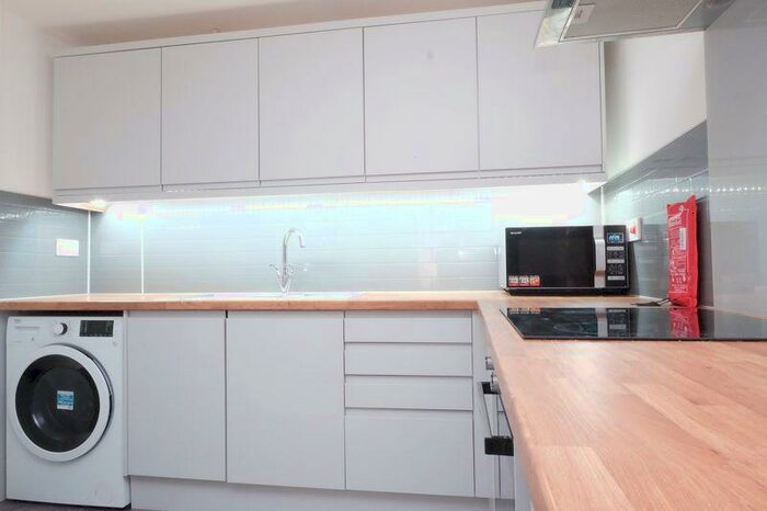 2 Bedroom Flat To Rent In Lewes Road, Brighton, BN2