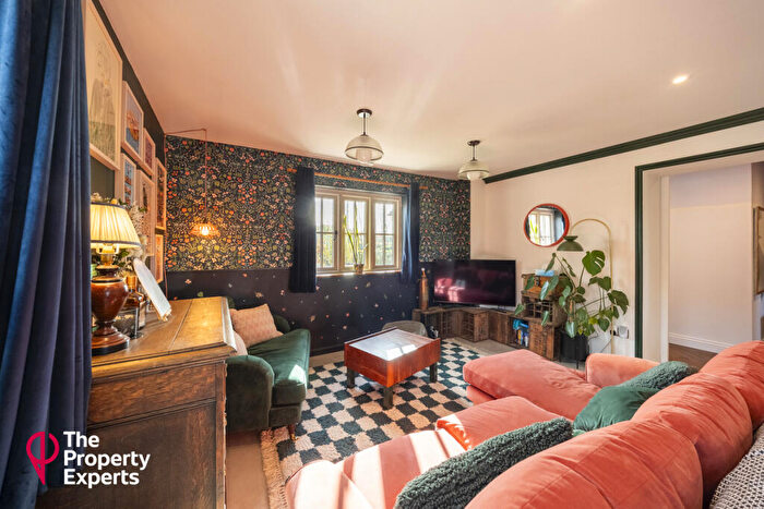 4 Bedroom Semi-Detached House For Sale In Sulhamstead Road, Reading, RG30