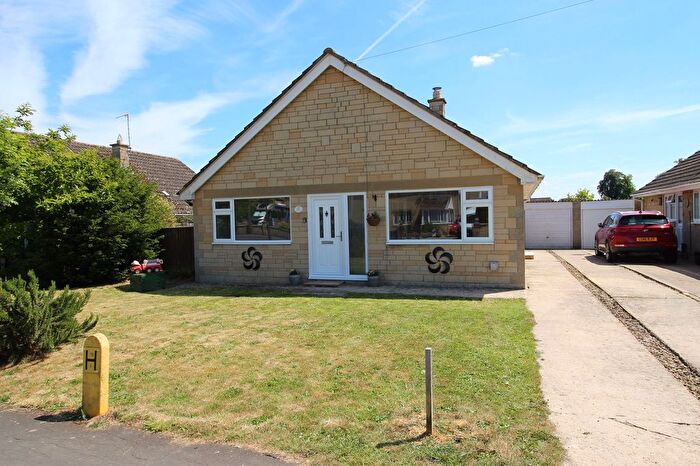 3 Bedroom Detached Bungalow For Sale In Hatherop Road, Fairford, GL7