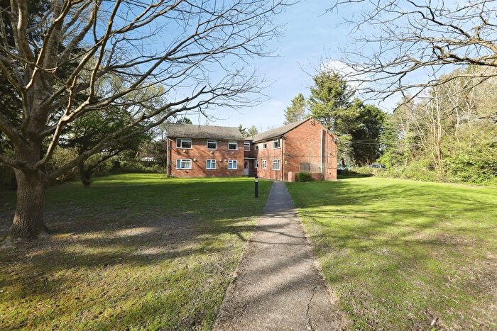 2 Bedroom Flat For Sale In Green Lane, Shipley Bridge, Horley, RH6