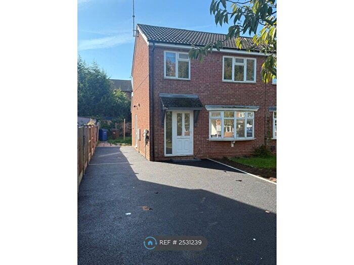3 Bedroom Semi-Detached House To Rent In Ashleigh Drive, Uttoxeter, ST14