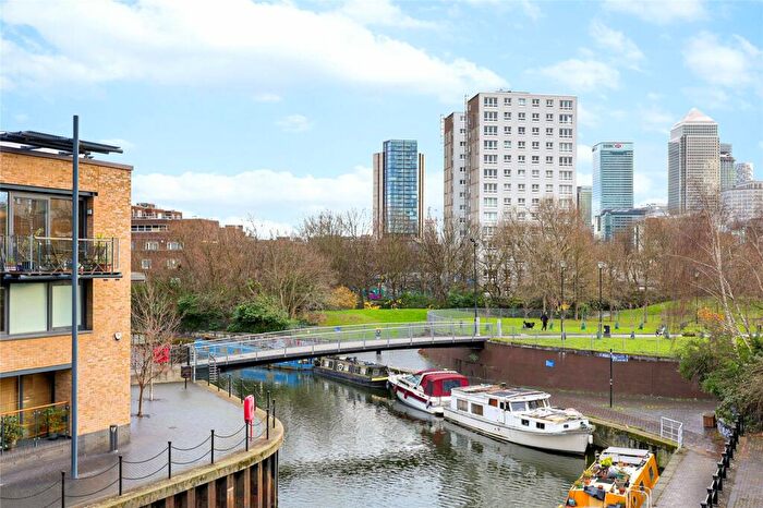 2 Bedroom Apartment To Rent In Victory Place, E14