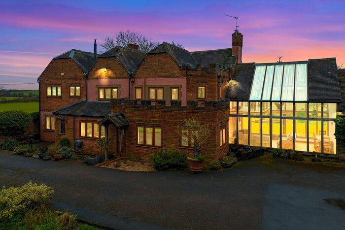 4 Bedroom Detached House For Sale In Chase Lane Kenilworth, Warwickshire, CV8