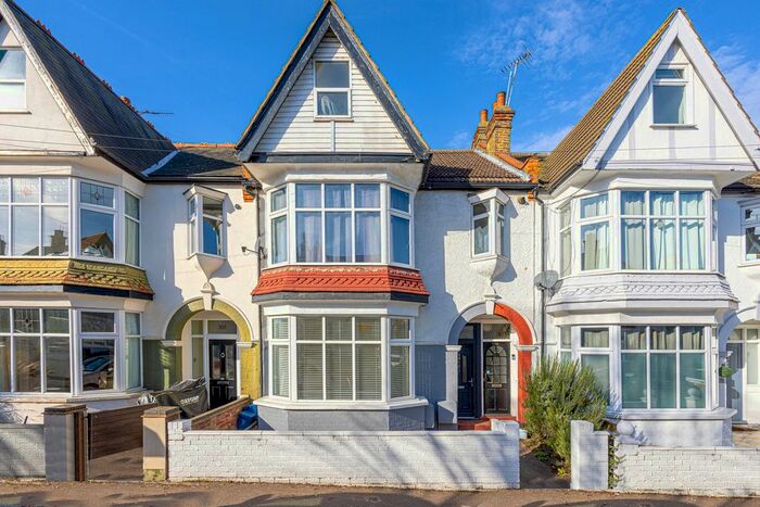 1 Bedroom Flat To Rent In Leighton Avenue, Leigh-On-Sea, SS9