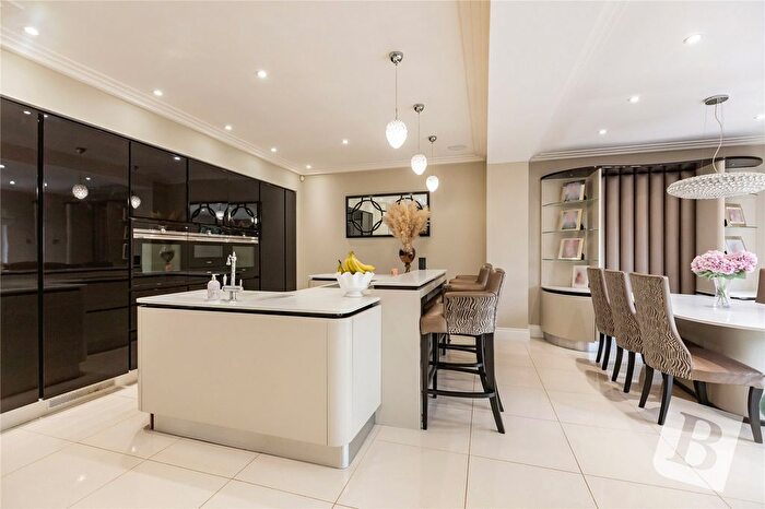 5 Bedroom Semi-detached House For Sale In Deyncourt Gardens, Upminster, Essex, RM14