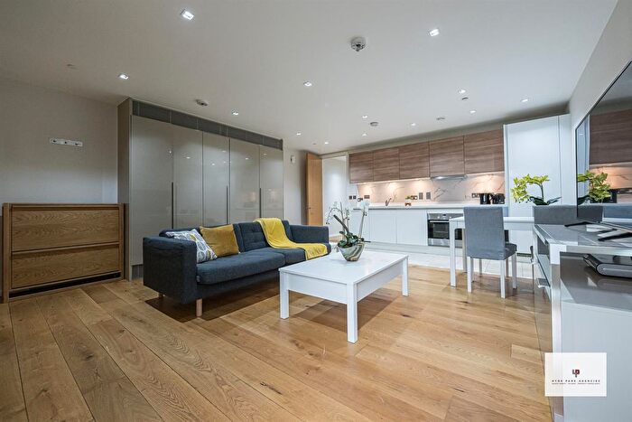 3 Bedroom Flat To Rent In Flat Meritas Court, Salem Road, London, W2