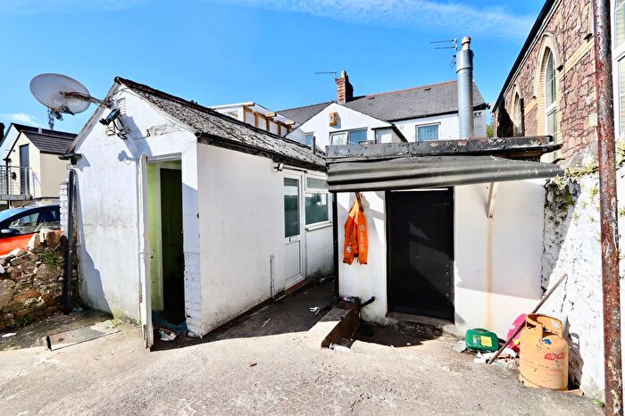 2 Bedroom Flat To Rent In Flat At Penlline Road, Penlline Road, CF14