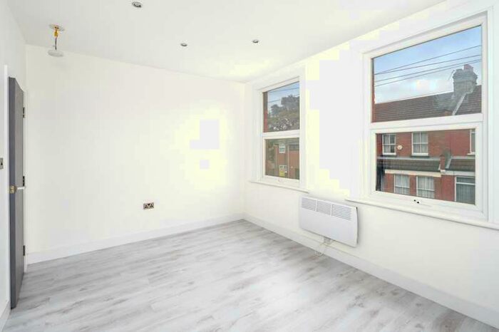 1 Bedroom Apartment To Rent In Oulton Road, London N15
