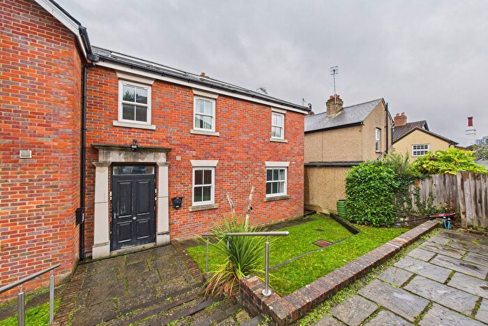 2 Bedroom Flat To Rent In Cotterells, Hemel Hempstead, HP1