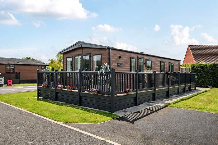 2 Bedroom Mobile/park Home For Sale In Neasham Road, Hurworth Moor, Darlington, Durham, DL2