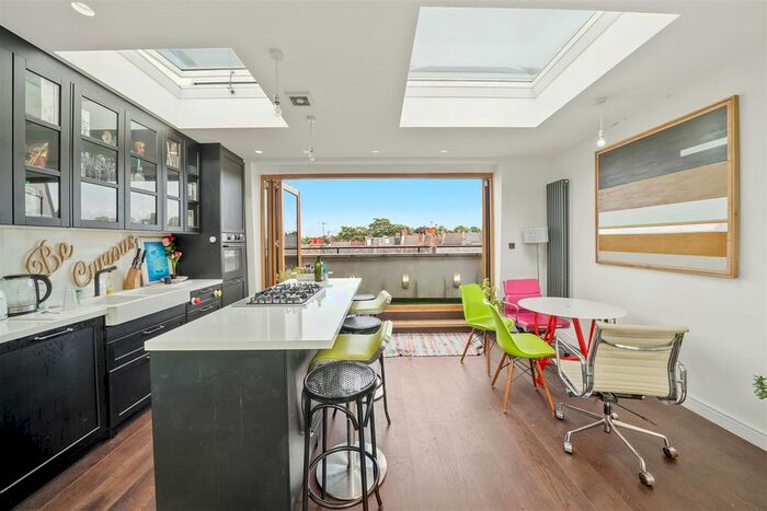 3 Bedroom Flat To Rent In Taybridge Road, London, SW11