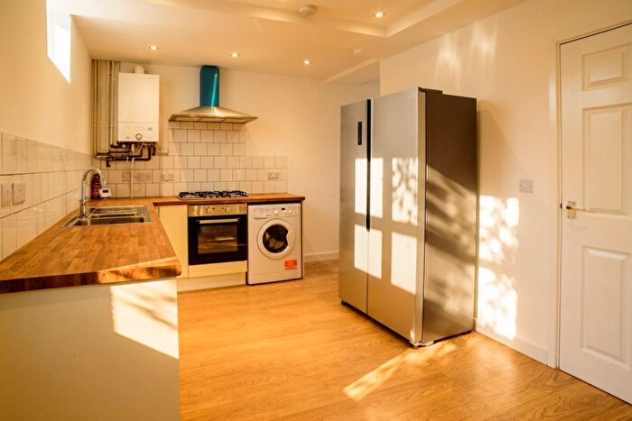 8 Bedroom House To Rent In Queens Road - Bed, Beeston, East Midlands, NG9