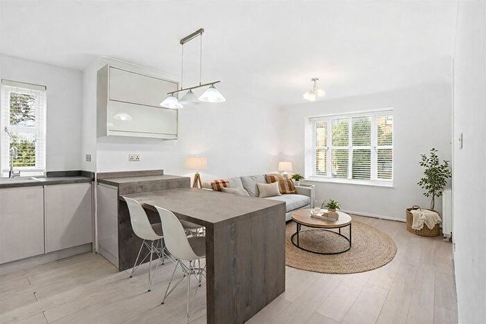 2 Bedroom Flat For Sale In Cedar Road, Sutton, SM2