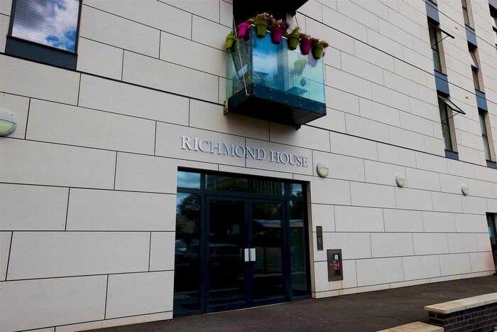 2 Bedroom Flat To Rent In Victoria Avenue, Southend-On-Sea, SS2