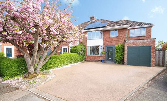 5 Bedroom Semi-detached House For Sale In Meadow Close, Leamington Spa, CV32