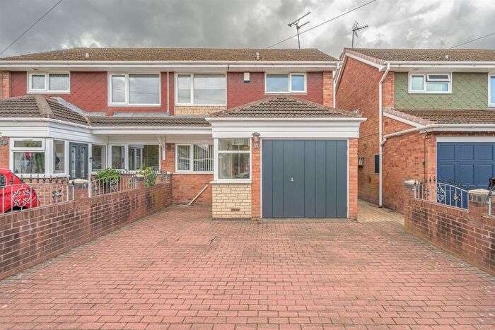 3 Bedroom House For Sale In Beech Tree Close, Kingswinford, DY6