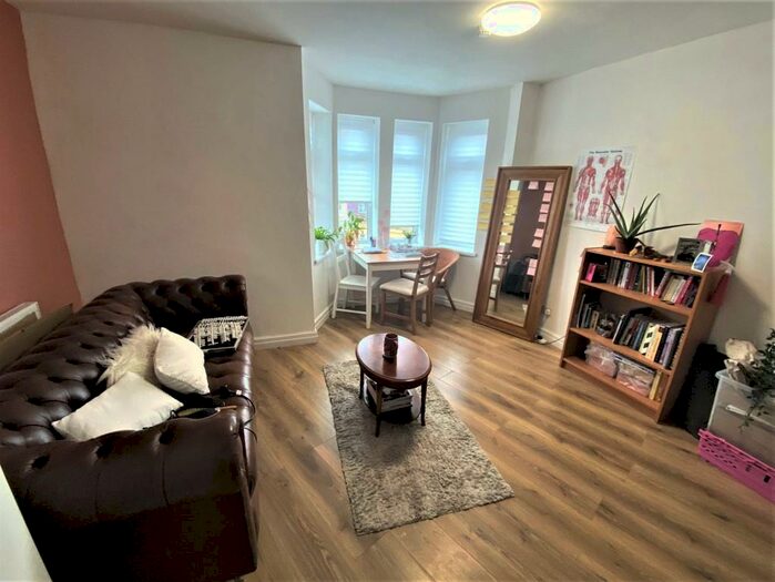 1 Bedroom Flat To Rent In North Clive Street, Cardiff(City), CF11