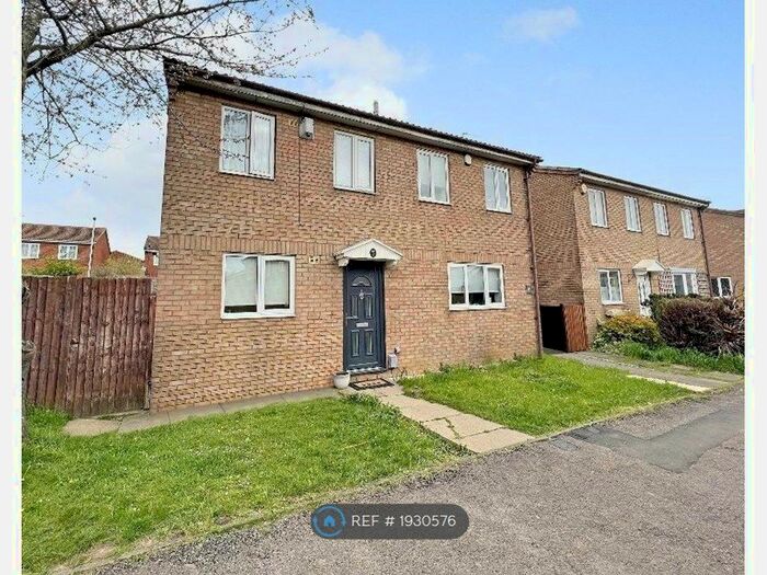 2 Bedroom Semi-Detached House To Rent In Falstone Green, Luton, LU2