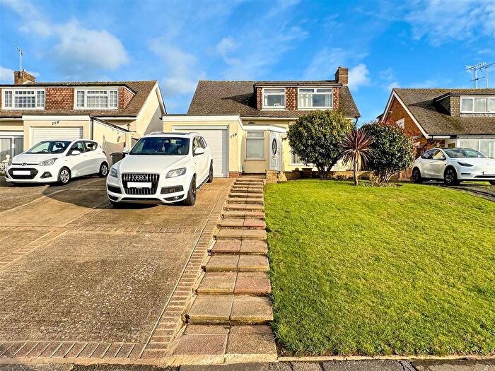 3 Bedroom Property For Sale In Highdown Drive, Wick, Littlehampton, BN17