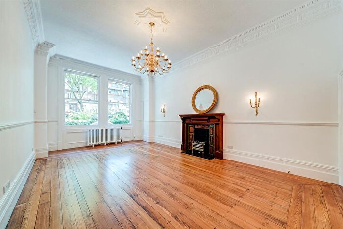 3 Bedroom Flat To Rent In Bina Gardens, London, SW5