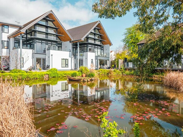 2 Bedroom Flat For Sale In Down Hall Road, Lake Rise, SS6