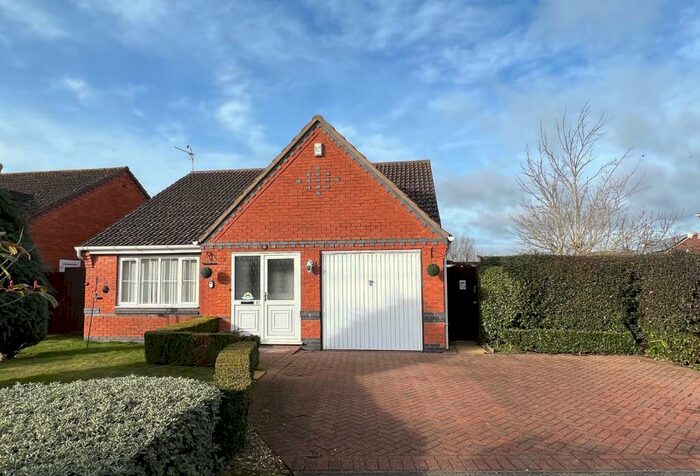 2 Bedroom Detached Bungalow For Sale In Grindleford Close, Desborough, Kettering, NN14
