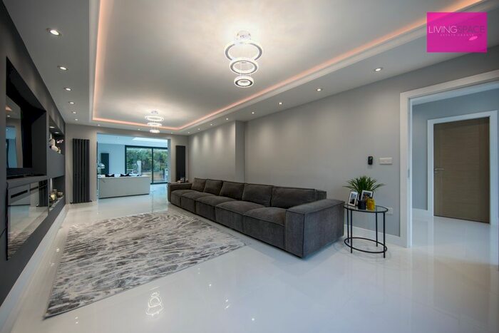 5 Bedroom Terraced House To Rent In Derwent Avenue, Kingston, SW15