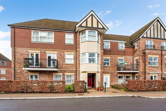 2 Bedroom Flat For Sale In Tudor Court, Bramshott Place, Liphook, GU30